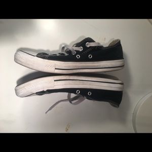 Black low top converse size women’s 9 (men’s 7)